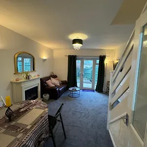 Comfortable Away From Home, Spacious 2 Bedroom Town House,self Catering, Free Parking, Walking Distance To Town Centre Holiday home Cheltenham