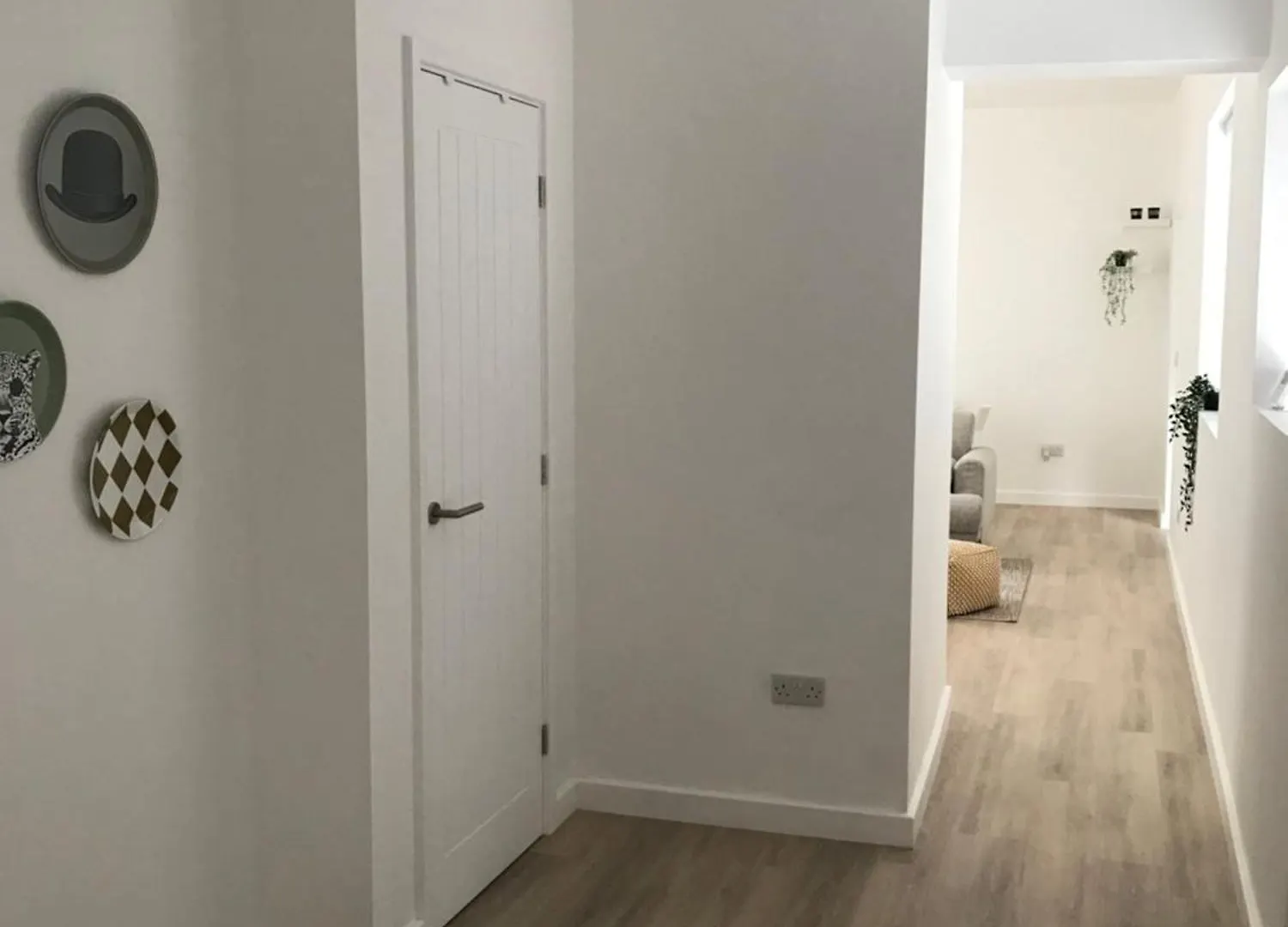 On The Avenue Apt 3 Nottingham 0*,  United Kingdom